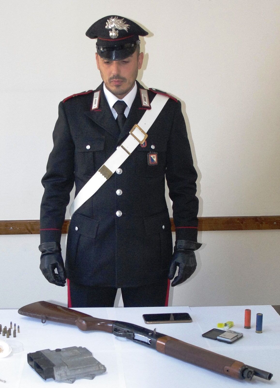 Fucile, droga e munizioni: nei guai giovane agricoltore a Decimoputzu