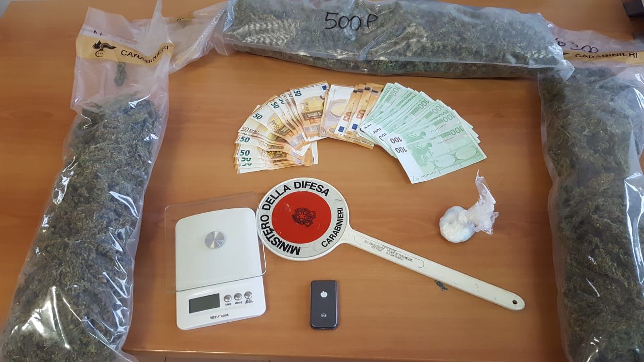 Camminava con oltre un kg di droga in una valigia: arrestata a Sardara