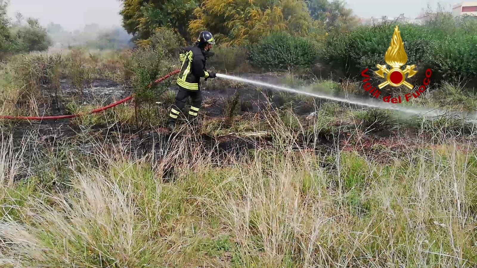 Quartu, vasto incendio nelle ex Fornaci Scanu: fuoco in via Brigata Sassari