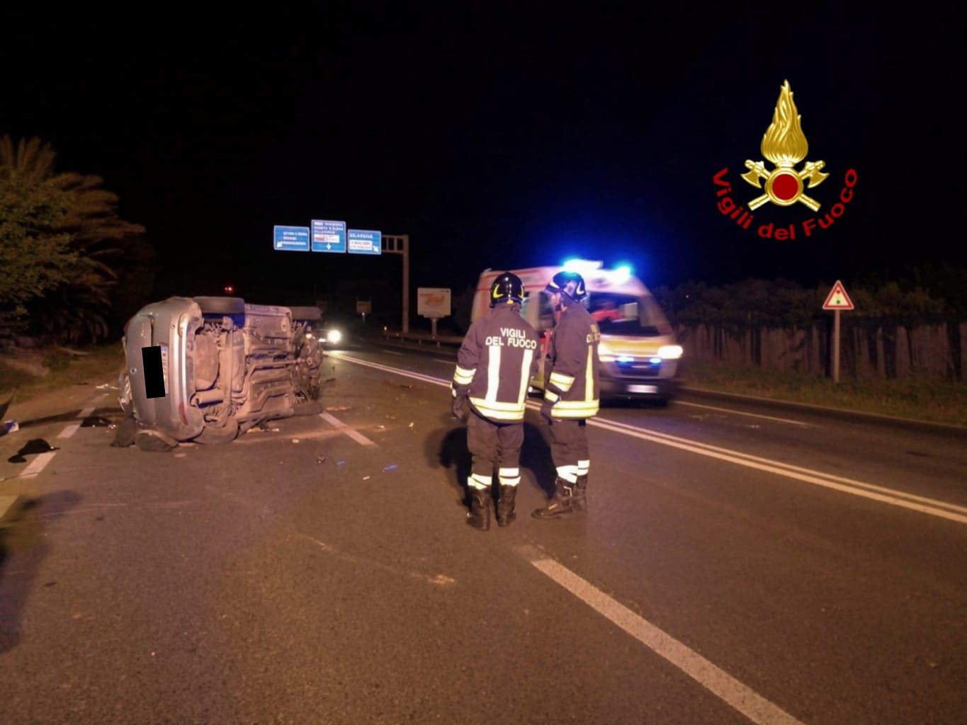 Selargius, auto esce di strada e si ribalta sulla Ss 554: ci sono due feriti