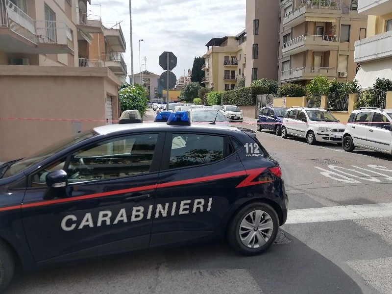 Cagliari, pacco sospetto in via Levante: strada chiusa e carabinieri in azione