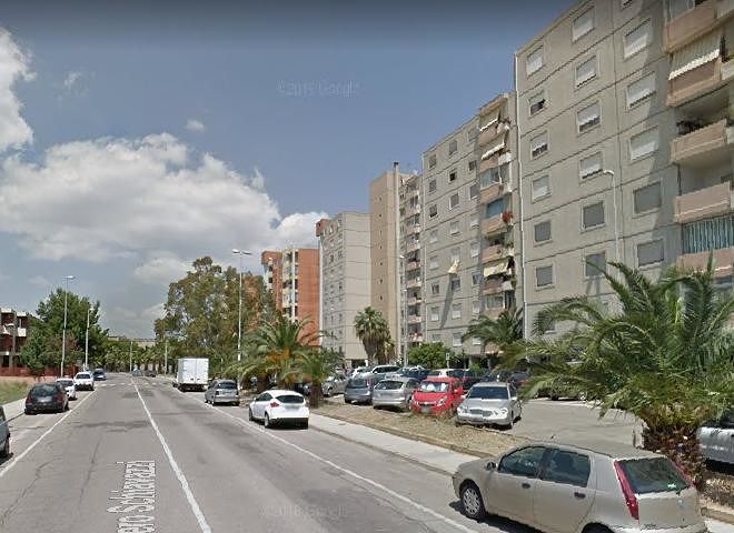 Cagliari, blitz delle Fiamme Gialle a Sant’Elia: trovati cocaina e panetti di hascisc in un seminterrato di via Schiavazzi