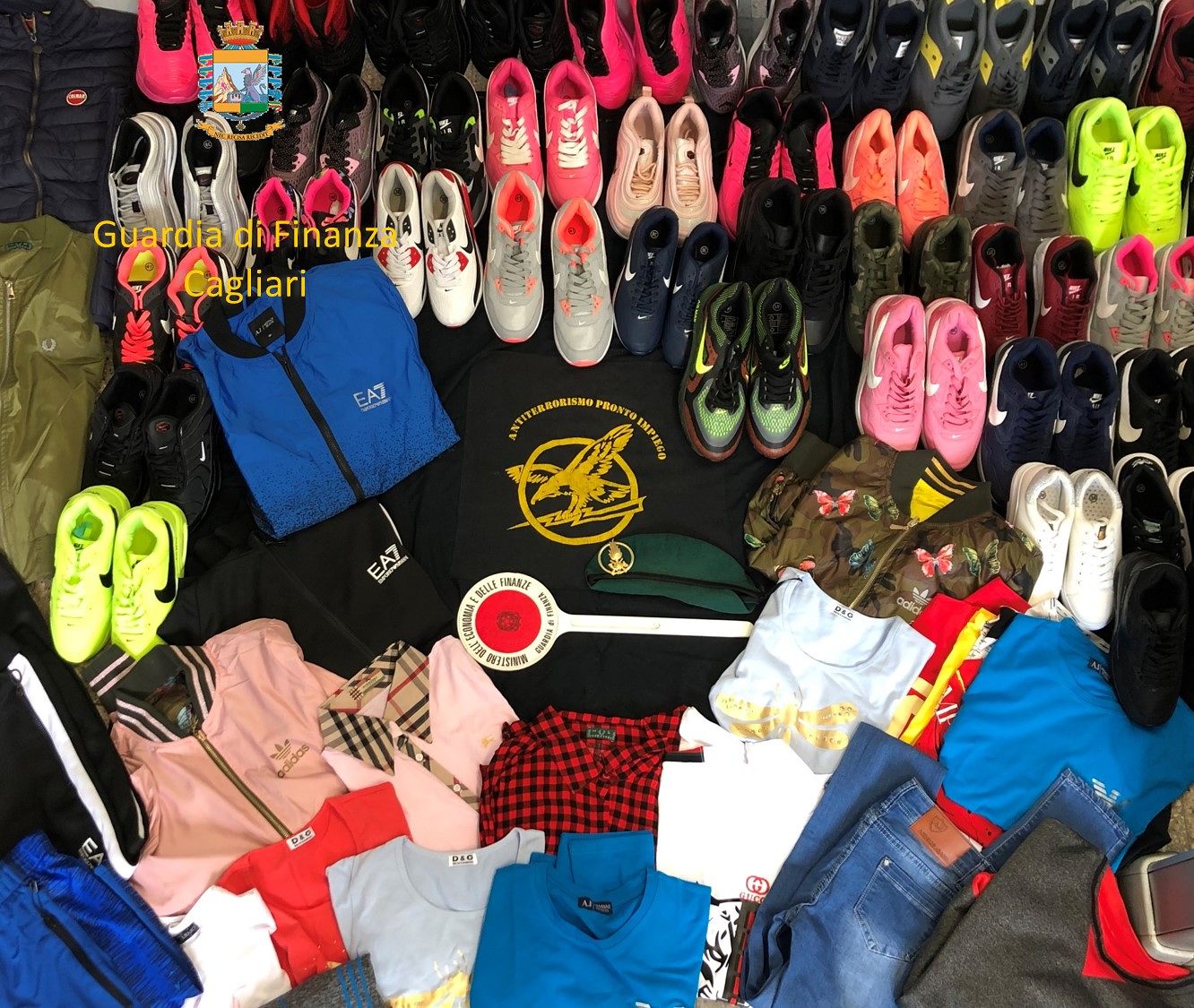 Blitz della Finanza al mercatino di Sant’Elia: i Baschi Verdi sanzionano due extracomunitari