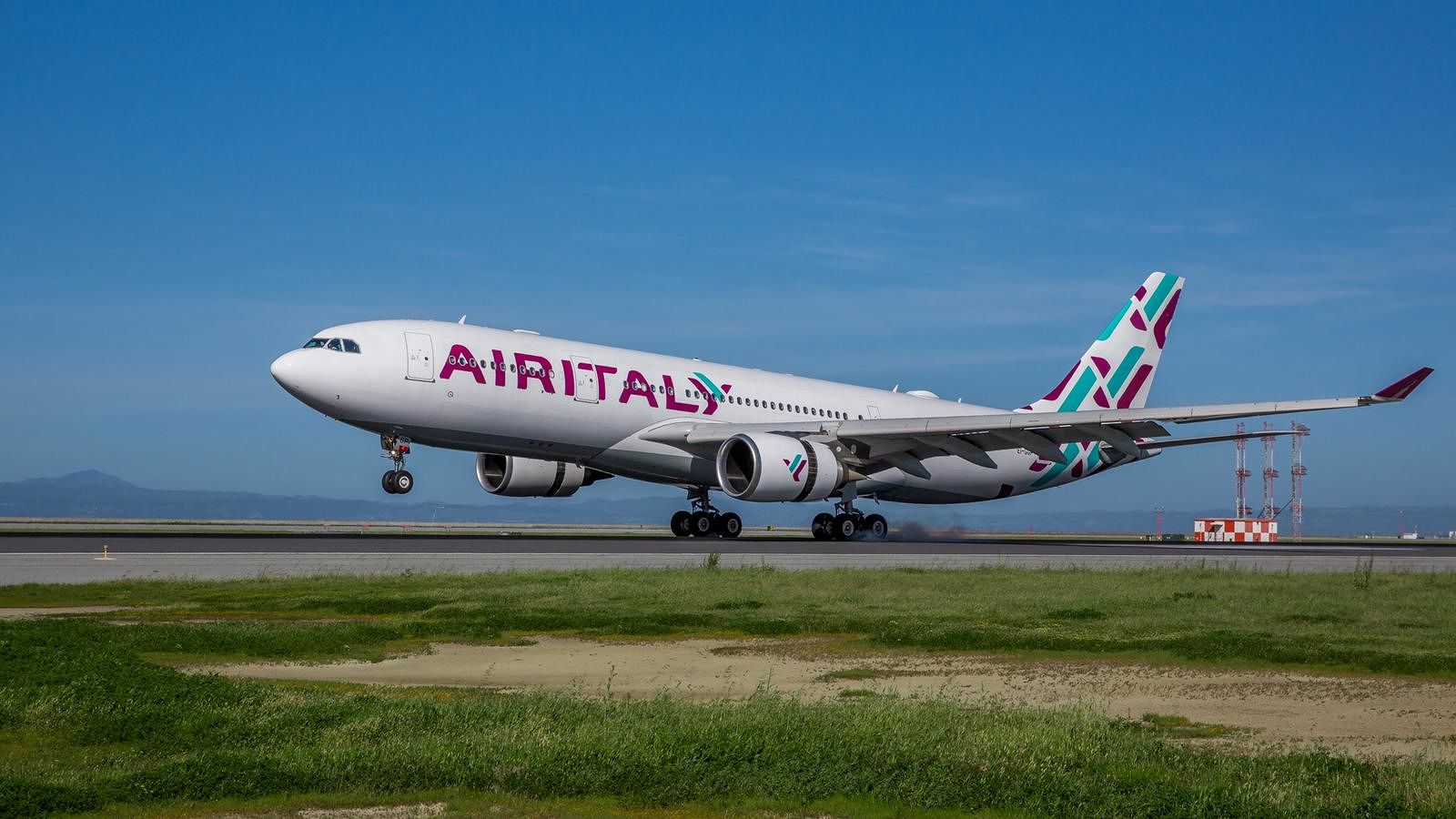 Sardegna, scontro sulla continuità territoriale: Air Italy rinuncia. La Regione: altro che dilettanti, c’è chi non conosce la materia