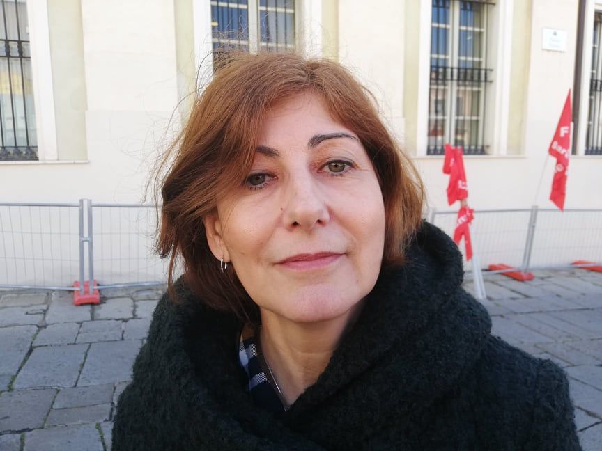 Alessandra di San Sperate, fisioterapista in crisi: “Senza lo stipendio dell’Aias niente master per mio figlio”