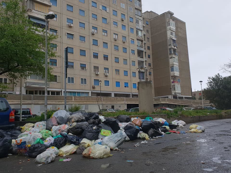 “Ecco Cagliari invasa dai rifiuti, Zedda deve chiedere scusa perché ha scelto un sistema che non funziona”