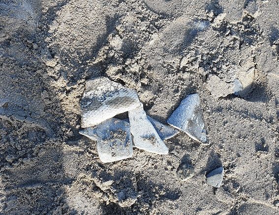 Cagliari, dopo la burrasca ecco amianto e rifiuti al Poetto: “Situazione disastrosa”