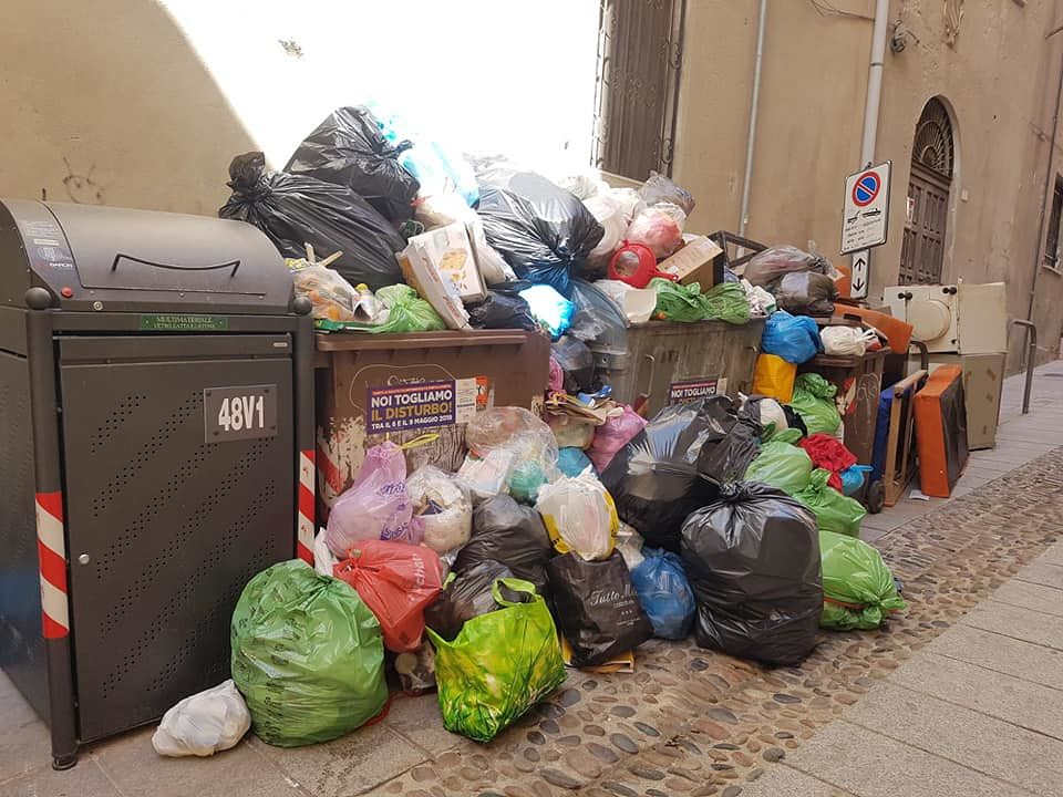 Un Castello d’Aliga: il letamaio nel centro storico di Cagliari, fa piangere vederlo così