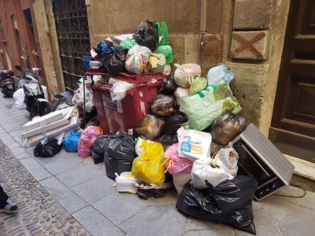 Un Castello d’Aliga: il letamaio nel centro storico di Cagliari, fa piangere vederlo così
