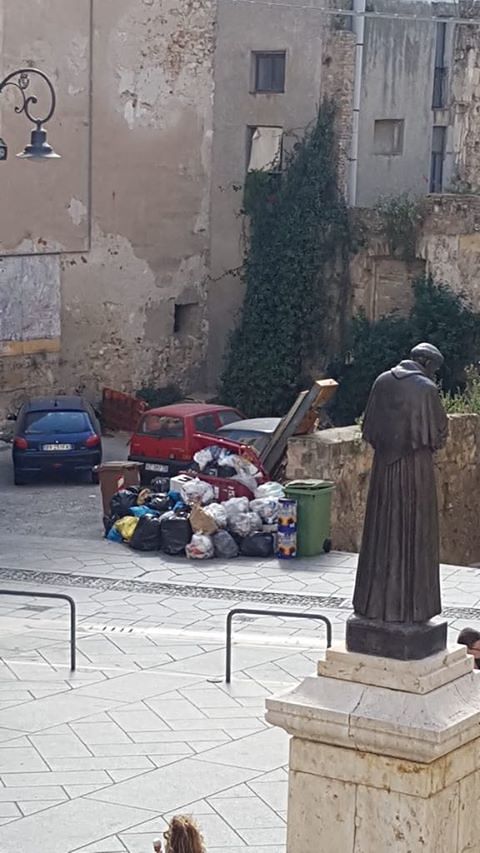 Un Castello d’Aliga: il letamaio nel centro storico di Cagliari, fa piangere vederlo così