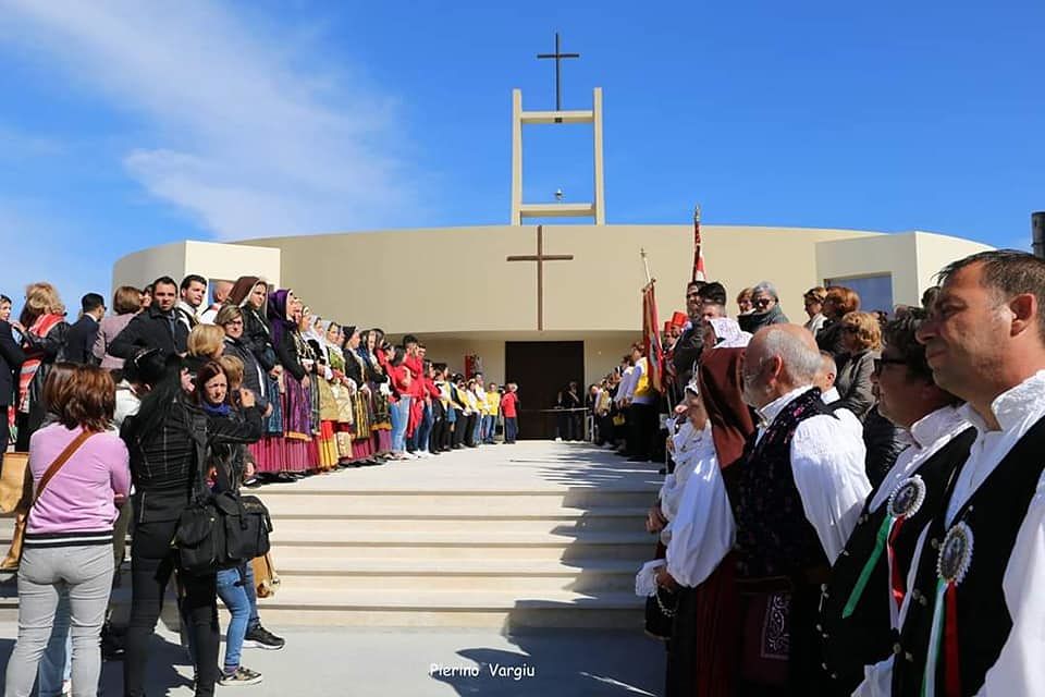 Capoterra, grande festa per la nuova Chiesa: “Farla nascere significa dare spazio all’uomo e ai suoi bisogni”