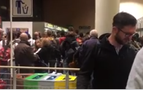 Notte beffa per cento sardi a Treviso: Ryanair li lascia a terra. “Il prossimo volo?Tornare lunedì”