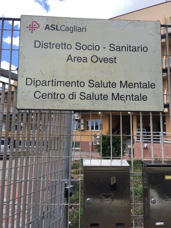 Assemini, centro di salute mentale azzoppato: “Aperto solo la mattina, 1800 pazienti senza aiuti per molte ore”