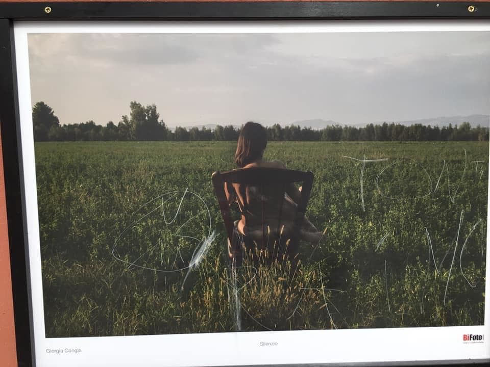 Deturpate dai vandali le foto di Donna Caterina, il sindaco di Gonnostramatza: “Non vi meritate niente”