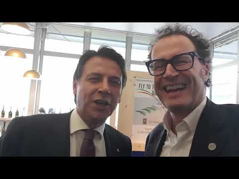 Il premier Conte si finge ubriaco in un video girato al Vinitaly