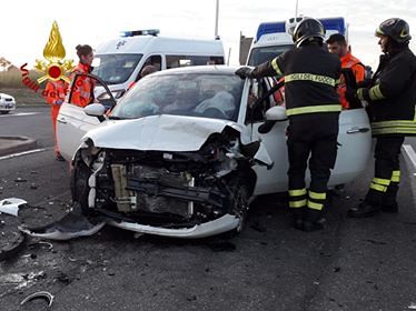 Cagliari, incidente in viale Monastir: due auto coinvolte e tre feriti