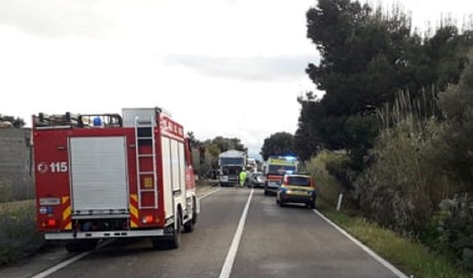 Tir contro auto, incidente a San Sperate: traffico bloccato sulla 130