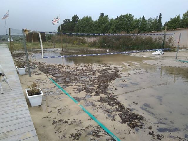 La mareggiata devasta il litorale di Nora e Santa Margherita: Pasquetta da dimenticare nella costa di Pula