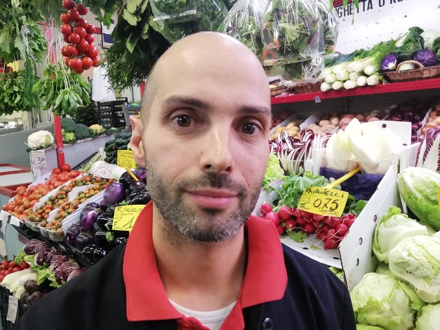 “In Spagna i turisti pranzano comodi dentro i mercati, invece a Cagliari sono costretti a mangiare sulle panchine”