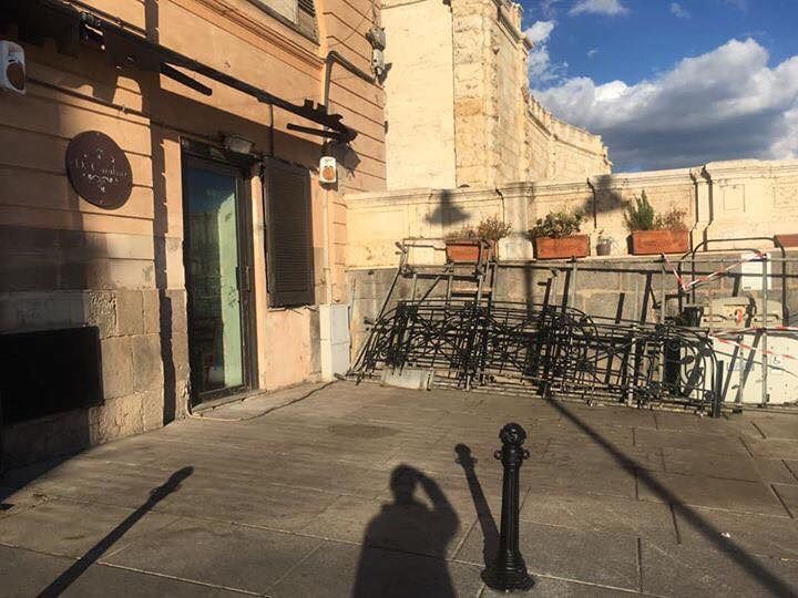 Cagliari, mazzata al caffè De Candia: pedana sgomberata dopo 20 anni