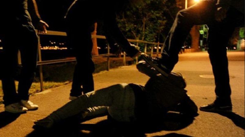 Segregato in casa e pestato a morte da una baby gang: diffusi su whats app i video delle sevizie