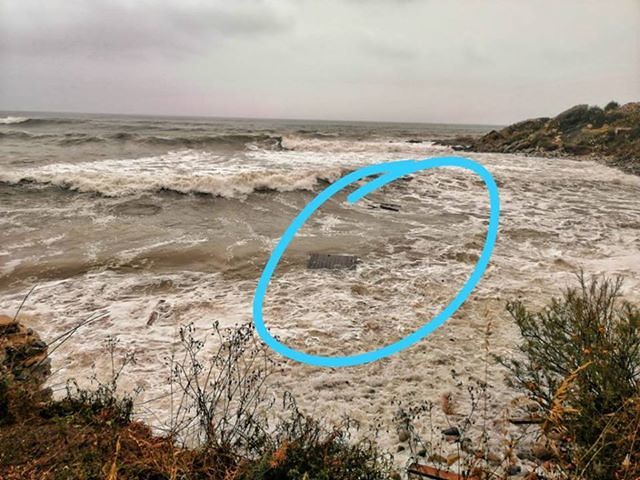 Is Mortorius, la mareggiata si divora i ponticelli e la spiaggia: il video spettacolare di Franka
