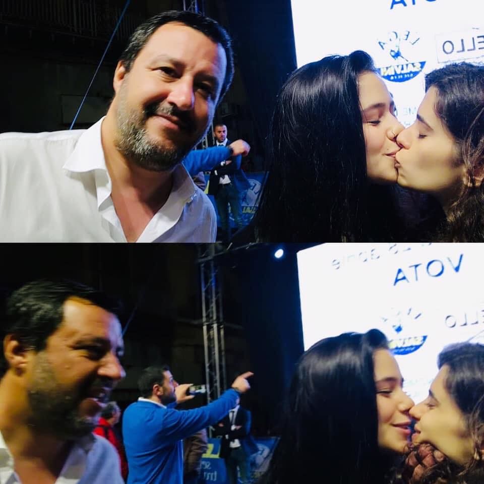 Selfie con “beffa” per Matteo Salvini, due ragazze si baciano in bocca e lui resta sorpreso