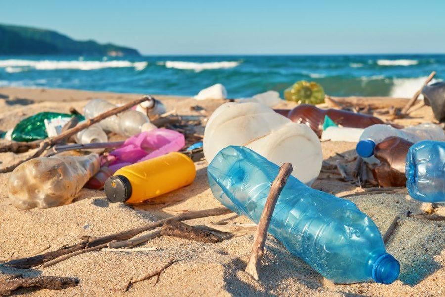 Arzachena, stop alla plastica monouso e divieto di fumo in tutte le spiagge