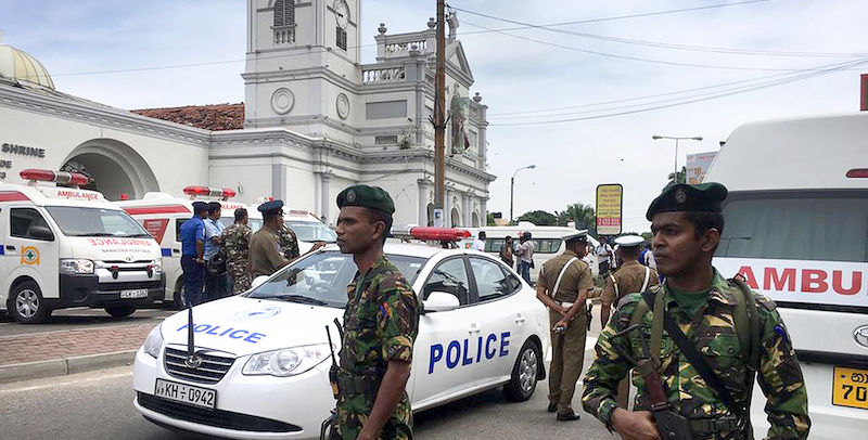 Pasqua di sangue in Sri Lanka, almeno 150 morti: esplosioni in chiese e hotel