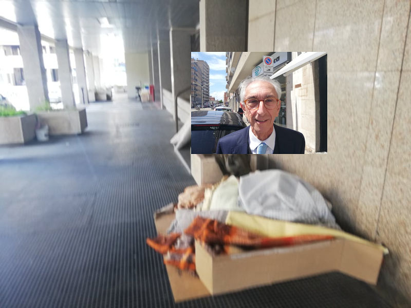 Cagliari, i senzatetto di via Sonnino tra i rifiuti: “Il Comune se ne frega anche dopo la lettera dell’Asl”