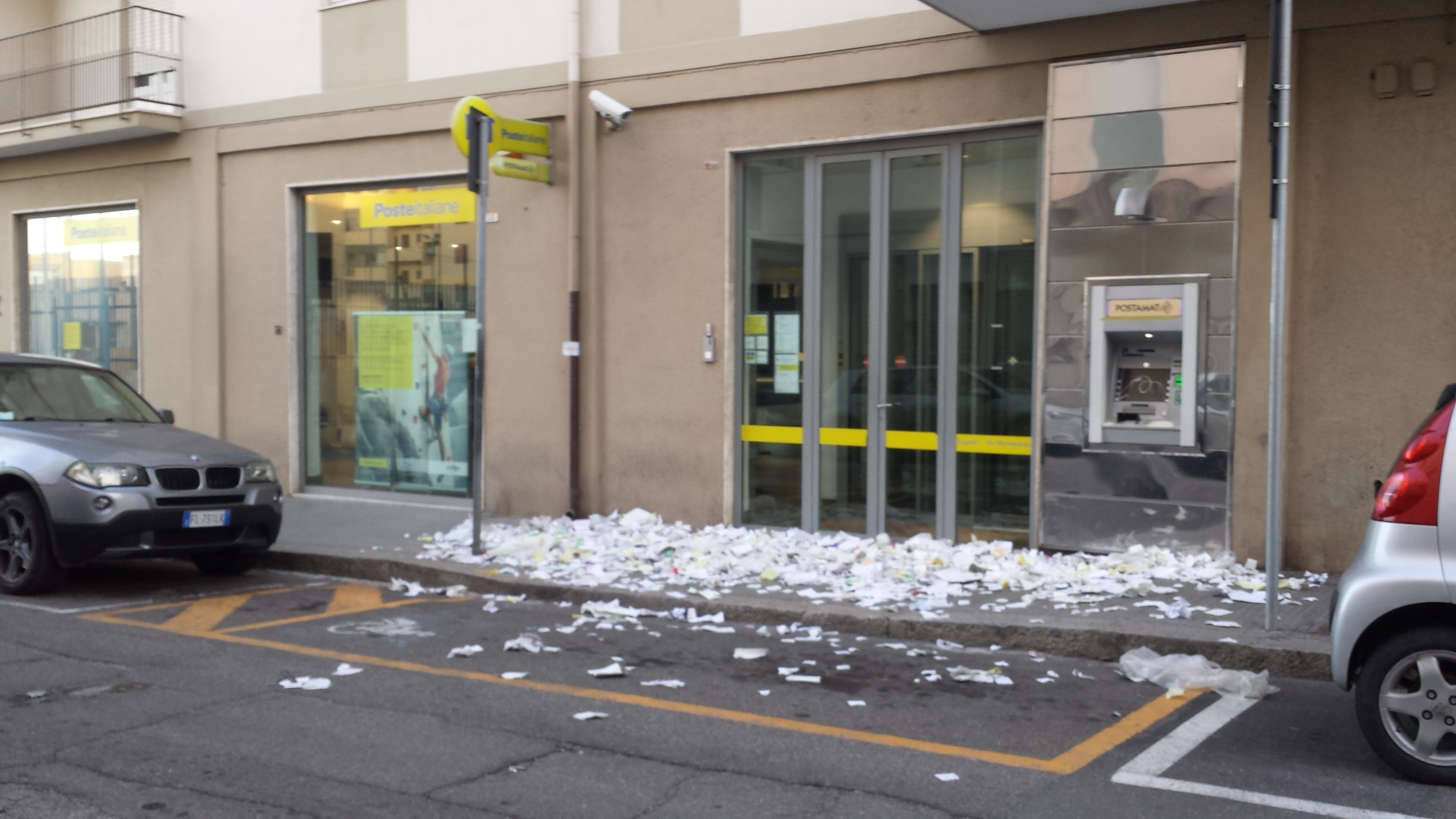 Cagliari, vandali in azione alle poste: “San Michele, benvenuti nel far west”