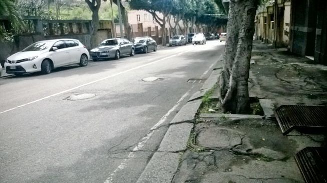 Cagliari, protestano e lanciano sedie alla Croce Rossa all’ora di pranzo: due stranieri identificati dalla polizia