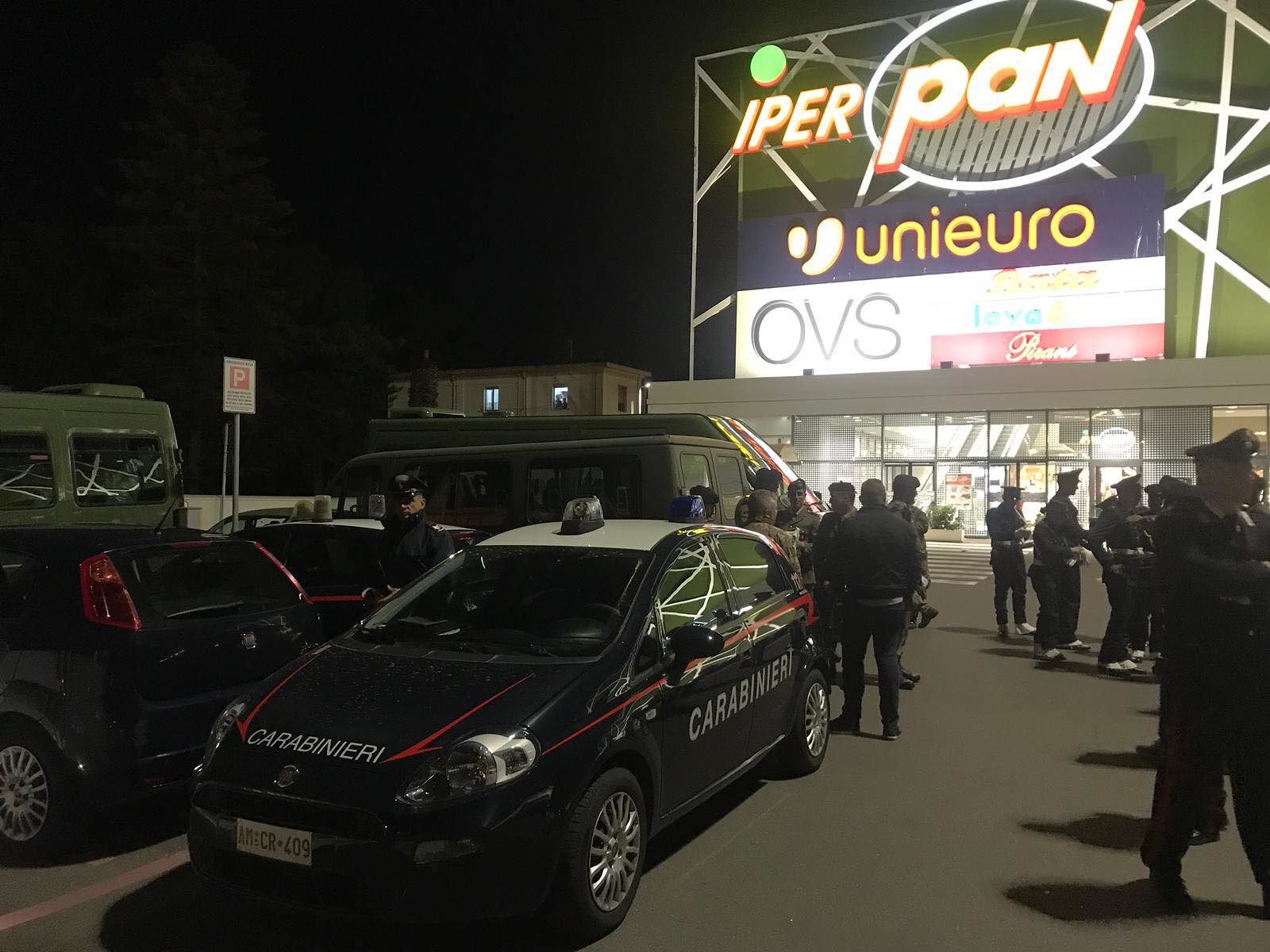 Cagliari, ruba surgelati all’Iperpan e tenta la fuga: bloccato da un allievo carabiniere fuori servizio