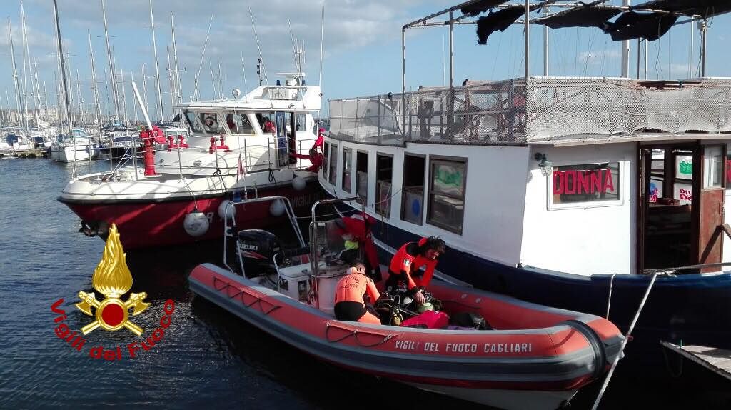 Cagliari, imbarcazione rischia di affondare a Su Siccu: intervengono i vigili