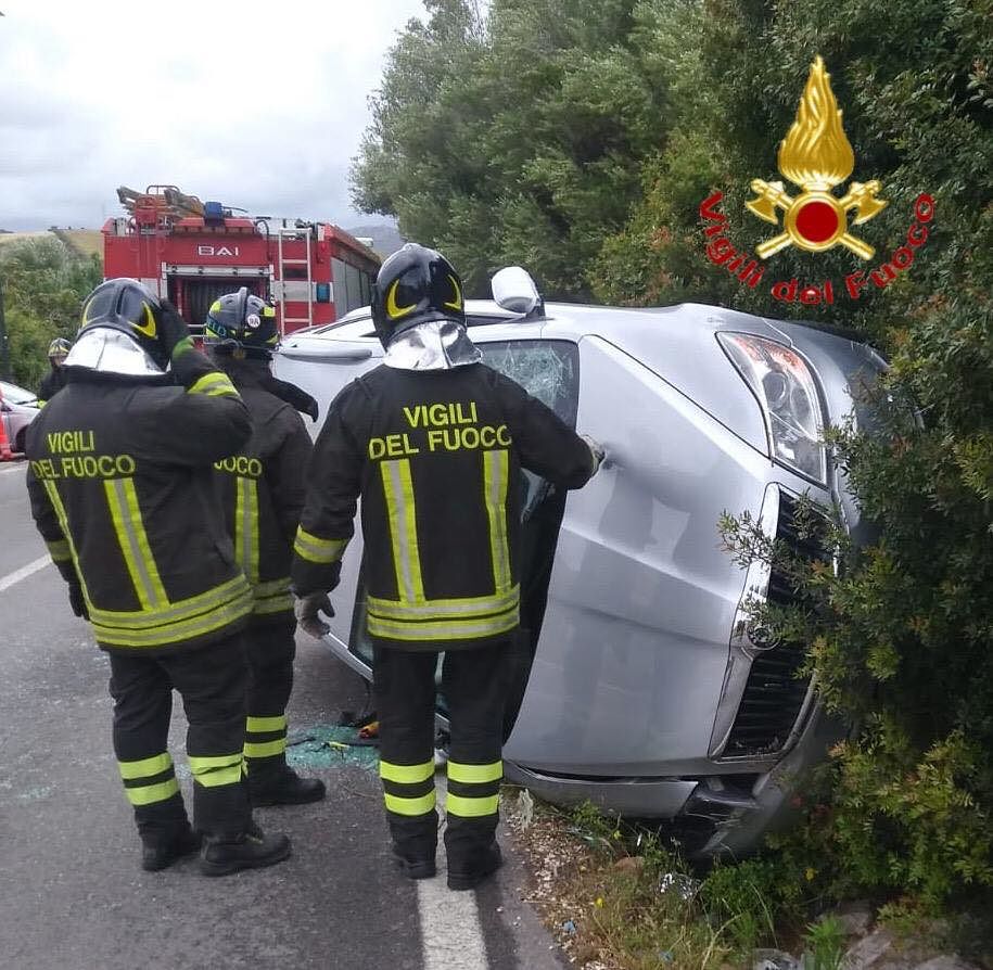 Scontro tra auto all’uscita di Posada: tre feriti