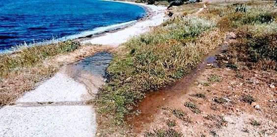Sversamenti di liquami in mare nel litorale di Quartu, la denuncia dei residenti