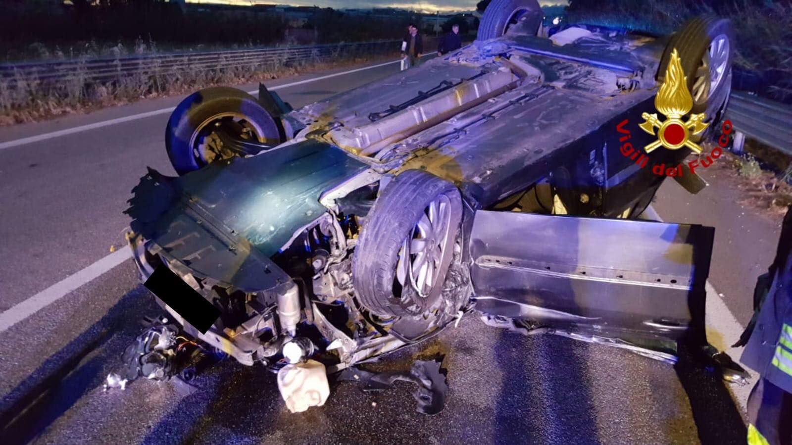 Monastir, violento tamponamento sulla Ss466, auto si ribalta: due feriti