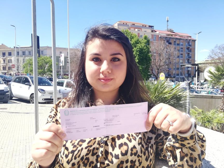 Federica di Monserrato: “Senza patente non posso cercare lavoro, il foglio rosa non mi basta”