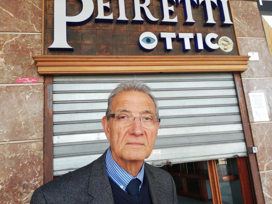 Cagliari, dopo 87 anni chiude l’ottico Peiretti in via Roma: “Non voglio mica morire lavorando”