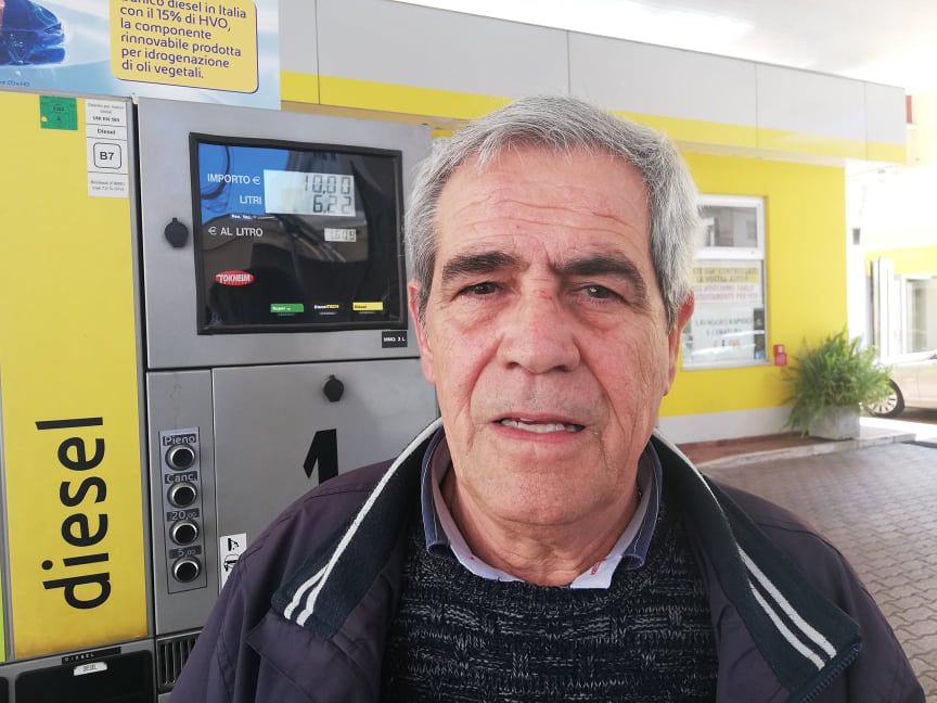 Giorgio di Cagliari, storico benzinaio di via della Pineta: “Con 700 euro al mese faccio la fame”