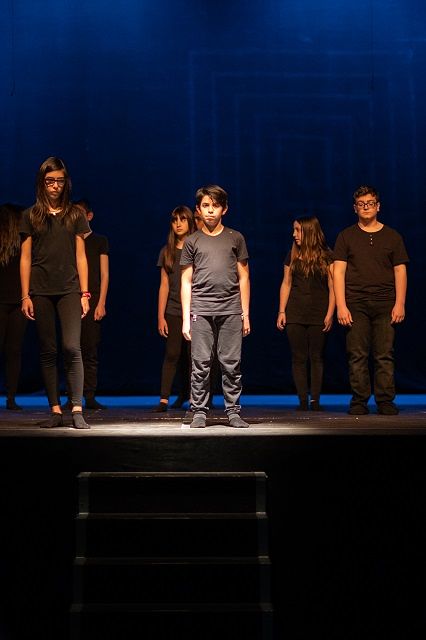 “Ho visto sogni a pezzi”, lo spettacolo dei ragazzi della scuola Alighieri di Selargius