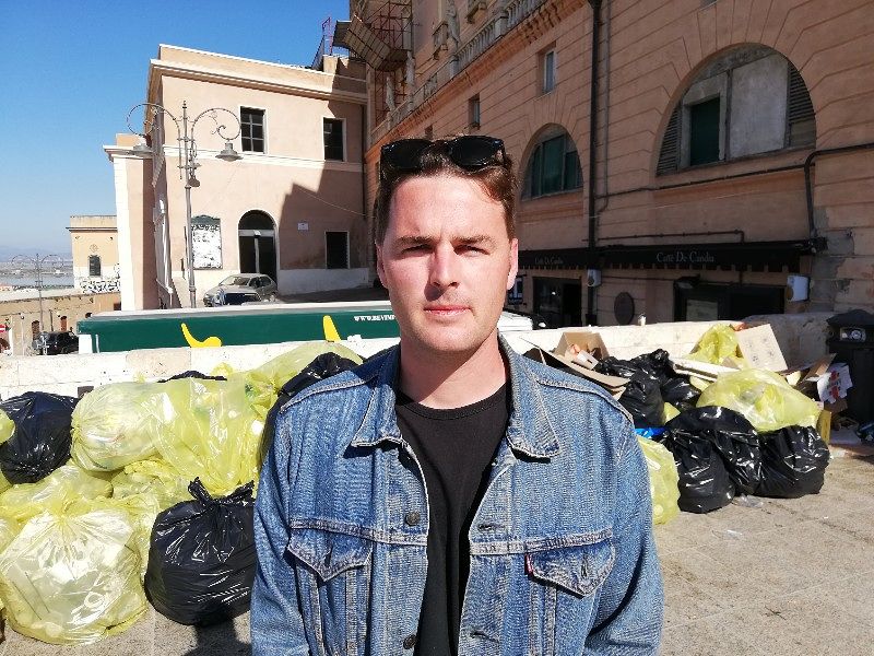 Bastione immondezzaio a Cagliari, risveglio choc dopo la festa: “Colpa del Comune che non pulisce”