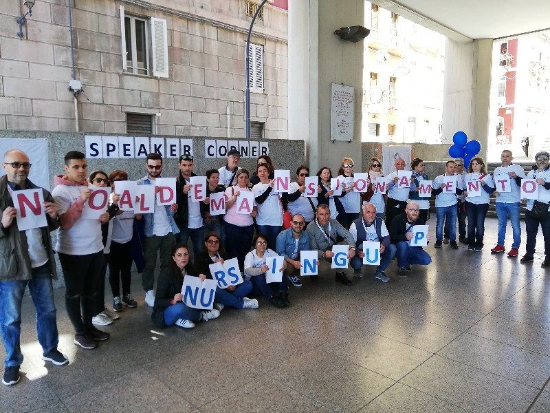 Cagliari, infermieri sardi furiosi: “Umiliati e trattati come i camerieri, vogliamo stipendi più alti”