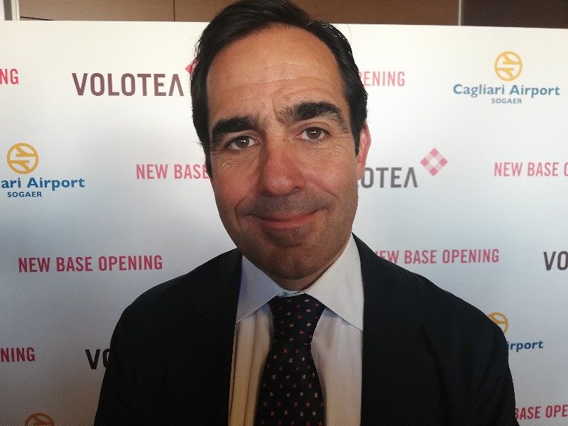 Volotea apre la base all’aeroporto di Elmas: “Cinque nuove destinazioni low cost e giro d’affari milionario”