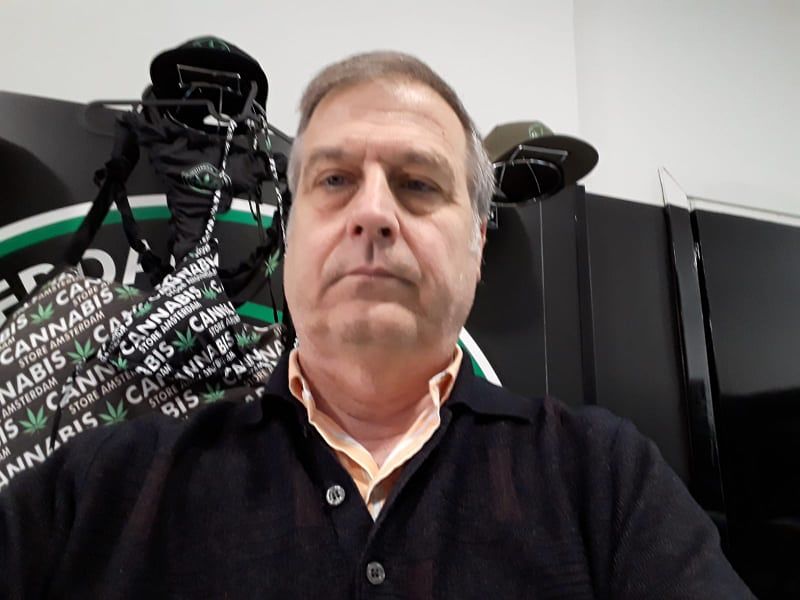 Ignazio di Cagliari, venditore di cannabis light: “Salvini, alla mia età è difficile trovare un altro lavoro”