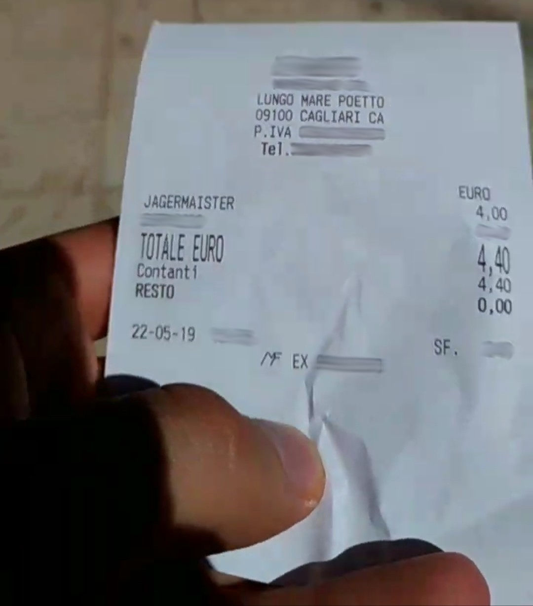 “A Cagliari per un bicchiere di amaro al Poetto si spendono anche 4 euro, siamo in Costa Smeralda?”