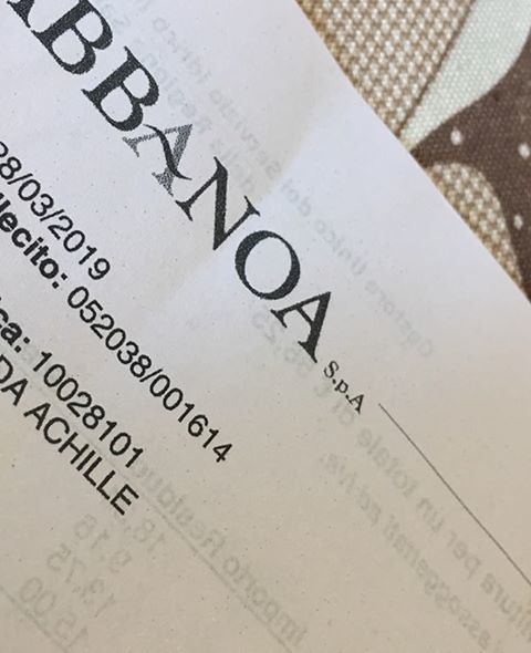 “A Cagliari Abbanoa manda le raccomandate da ritirare in pizzeria: dovrei pagare per un parente morto da anni”
