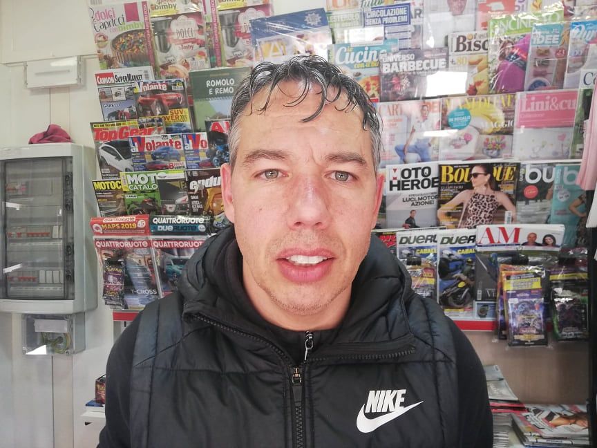 Cagliari, furto e beffa per l’edicolante Alessandro “Zenga” Farci: “I ladri non si sono fatti vivi”