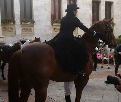 Cagliari, l’Alternos in gonna: la prima volta nella storia di Sant’Efisio