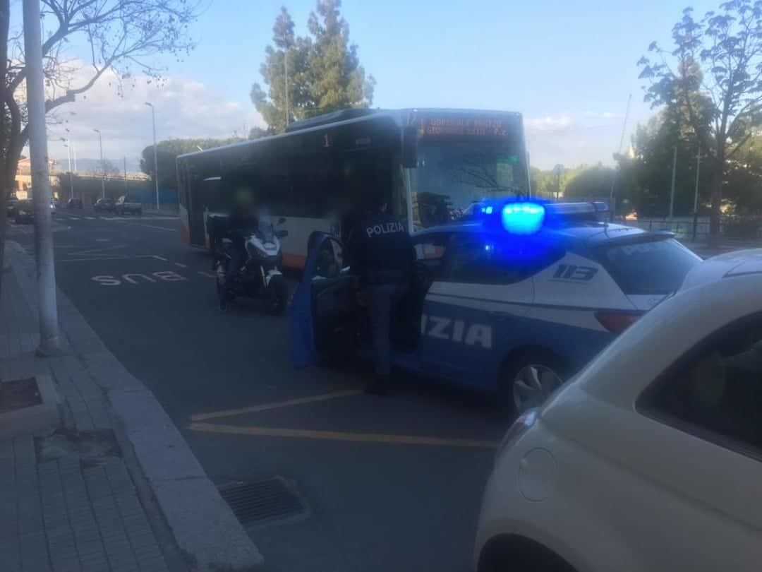 L’autista del Ctm lascia a terra la barbona: “Non viaggia chi dà scandalo, e la signora non era idonea”